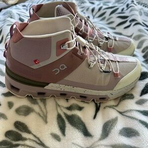 OnCloud Women's Stylish Hiking Shoes in